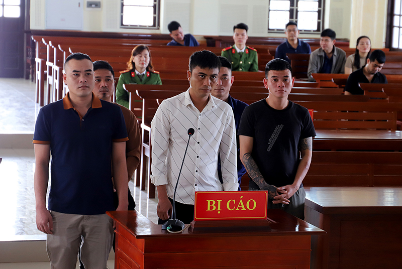Các bị cáo nghe HĐXX tuyên án