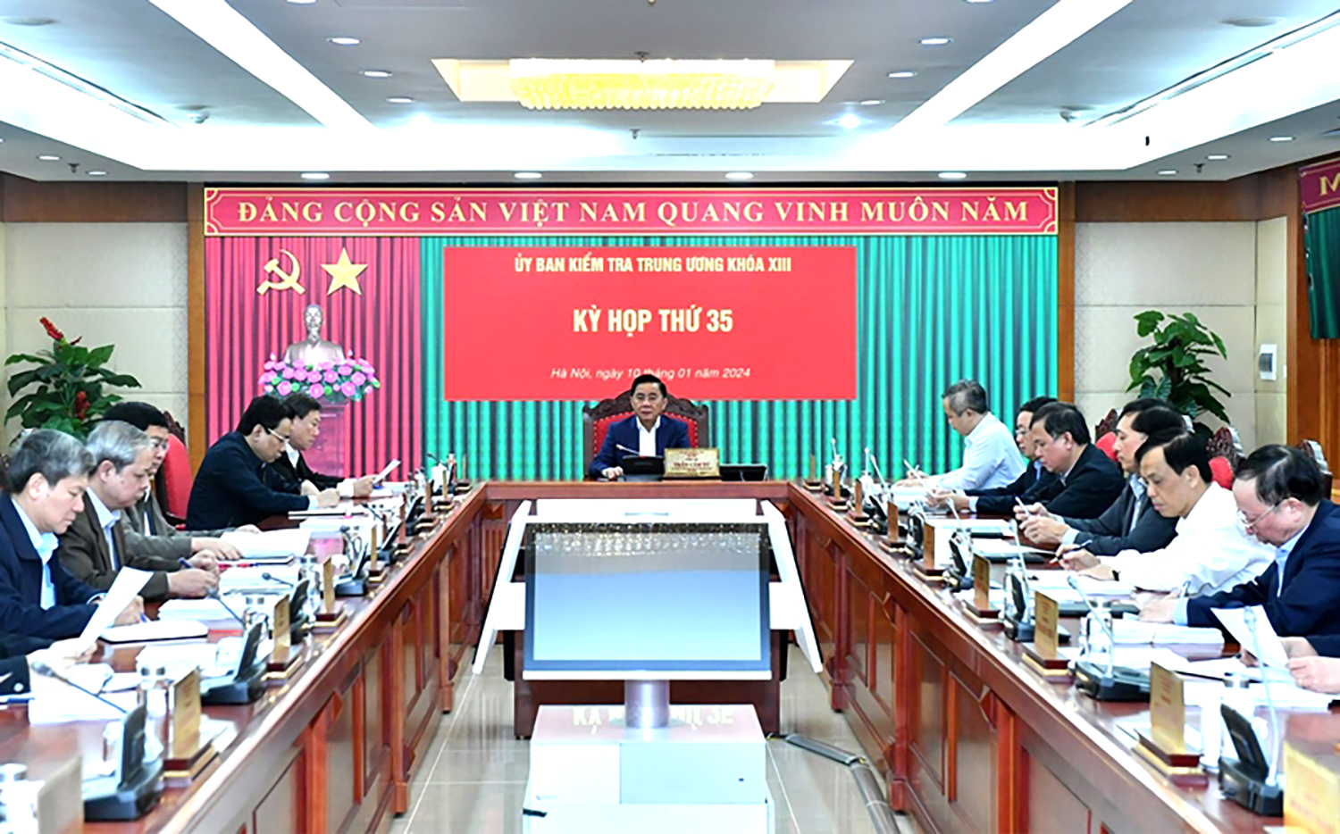 Hình ảnh tại kỳ họp. 