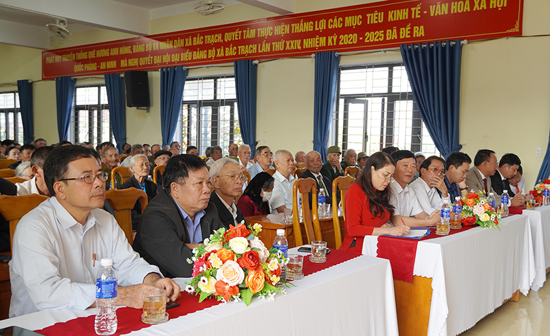 Các đại biểu tham dự tại buổi lễ.