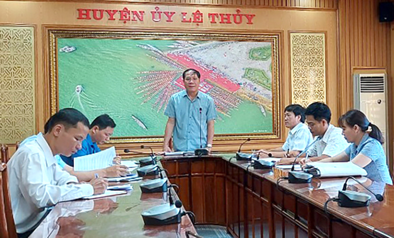 UBKT Huyện ủy Lệ Thủy họp xem xét thông qua một số nội dung quan trọng.