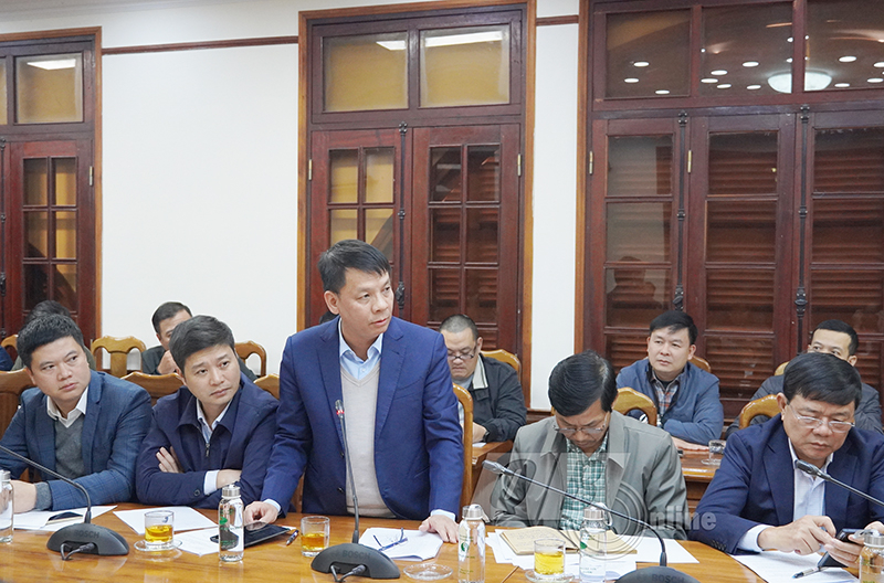 Đại diện lãnh đạo Ban QLDA 6 báo cáo về tình hình bàn giao mặt bằng ở dự án thành phần Vũng áng-Bùng và Bùng-Vạn Ninh.