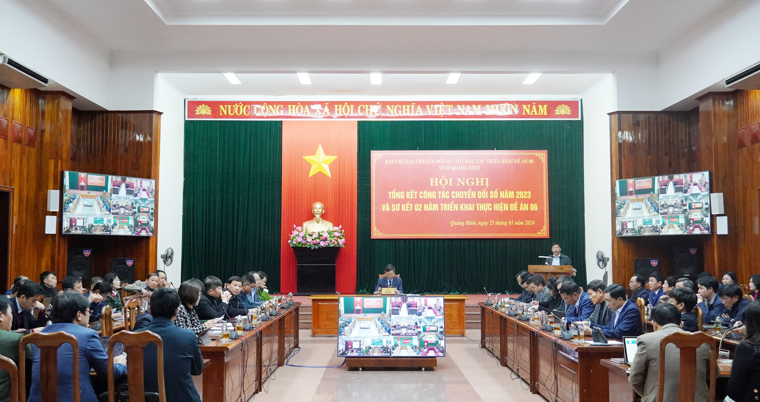 Quang cảnh phiên họp tại điểm cầu UBND tỉnh.