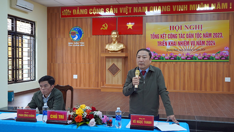 Các đồng lãnh đạo Ban Dân tộc tỉnh điều hành hội nghị