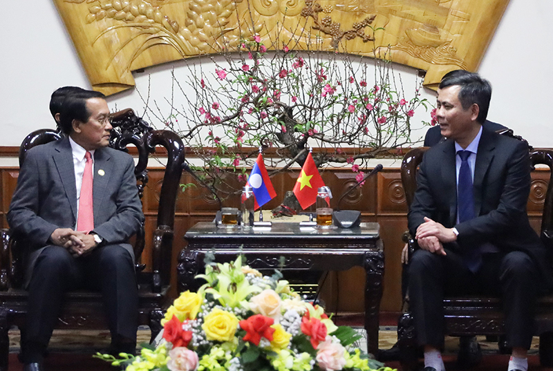 Đồng chí Văn-Xay Phông-Sa-Vẳn cảm ơn sự đón tiếp chu đáo, thắm tình anh em của lãnh đạo tỉnh Quảng Bình dành cho đoàn.