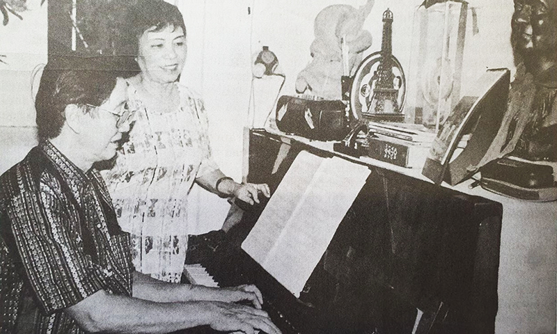 Nhạc sĩ Phạm Tuyên và phu nhân.