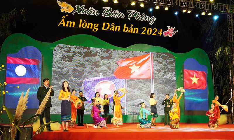 Qua 4 năm đồng hành, chương trình “Xuân biên phòng-Ấm lòng dân bản” đã mang lại niềm vui cho cán bộ, chiến sĩ, đồng bào trên biên giới.