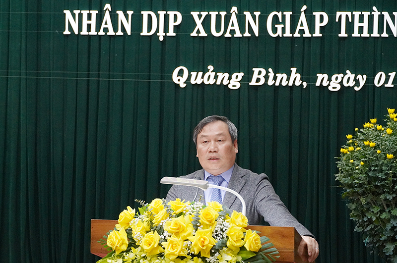 Đồng chí Bí thư Tỉnh ủy Vũ Đại Thắng phát biểu tại buổi gặp mặt.