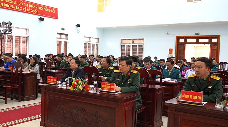 Các đại biểu dự lễ.