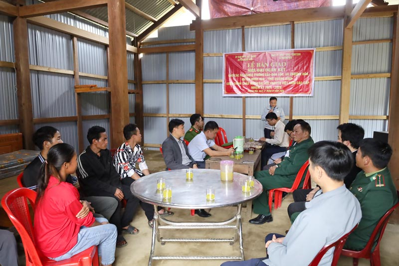 Quang cảnh tại lễ bàn giao nhà  