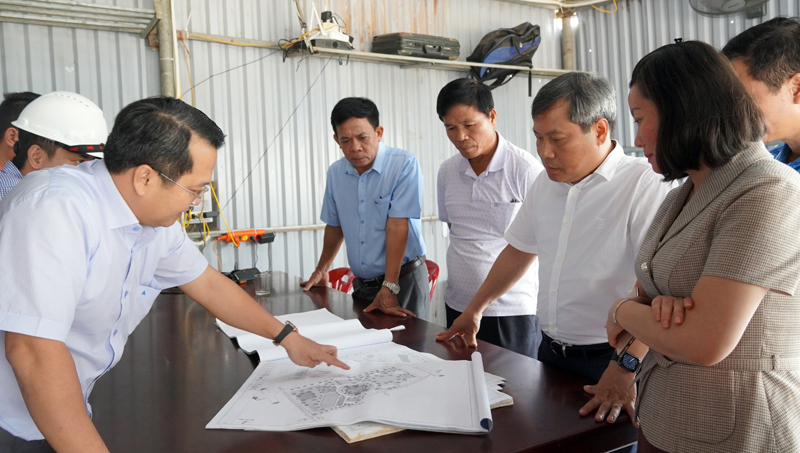 Đồng chí Bí thư Tỉnh ủy Vũ Đại Thắng kiểm tra tiến độ dự án Trung tâm Thể dục thể thao tỉnh.