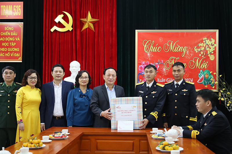 Đồng chí Phó Bí thư Thường trực Tỉnh ủy thăm, chúc Tết cán bộ, chiến sĩ Trạm Rađa 535.