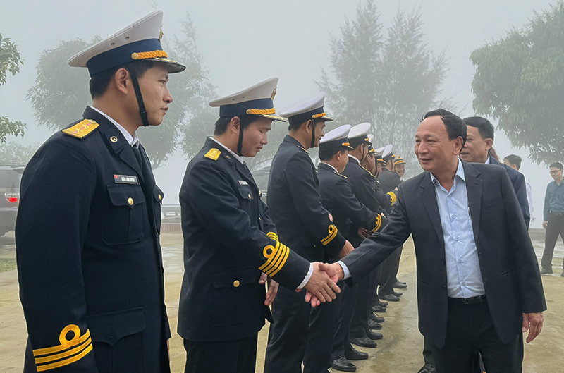 Đồng chí Phó Bí thư Thường trực Tỉnh ủy thăm, chúc Tết cán bộ, chiến sĩ Trạm Rađa 535.