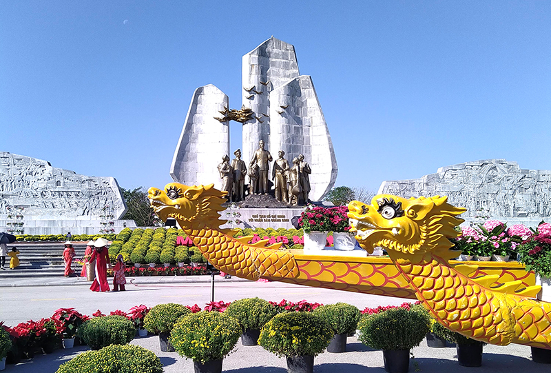 Xuân về trên Quảng trường Hồ Chí Minh. Ảnh: Minh Quý