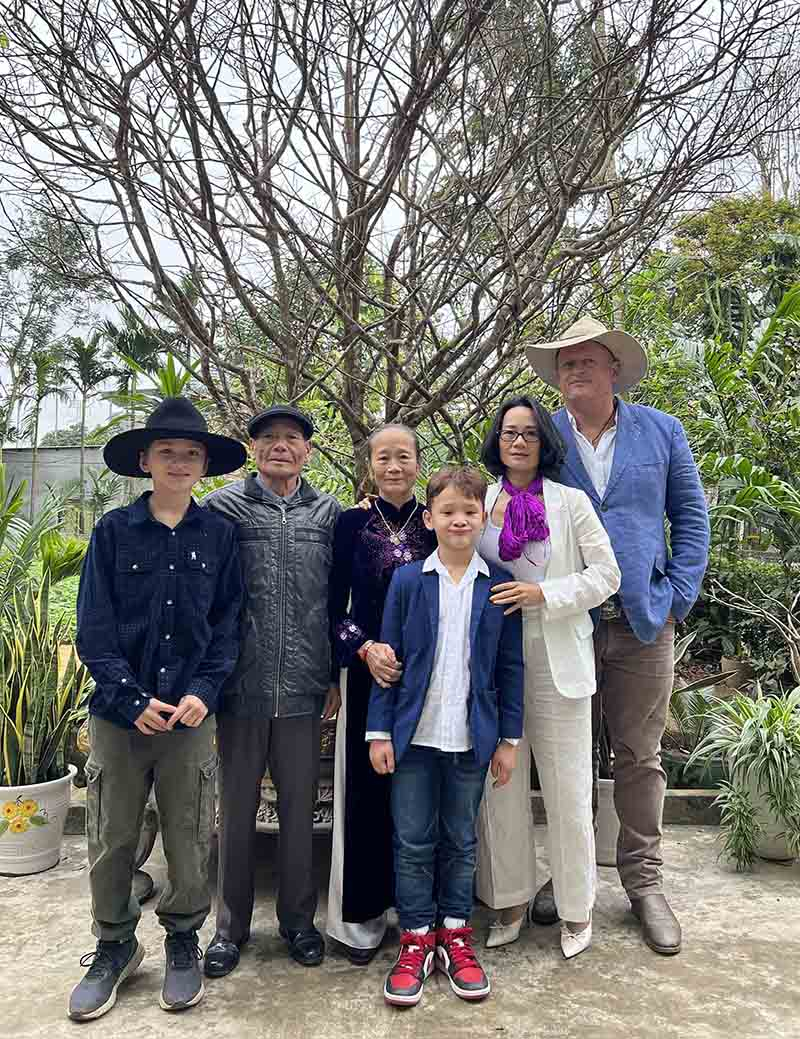Gia đình chủ nhân Phong Nha Farmstay, Bích&Ben.
