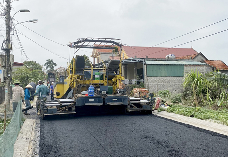 Công ty Đông Phương tập trung mọi nguồn lực hoàn thành tuyến đường trước Tết Nguyên đán 2024.
