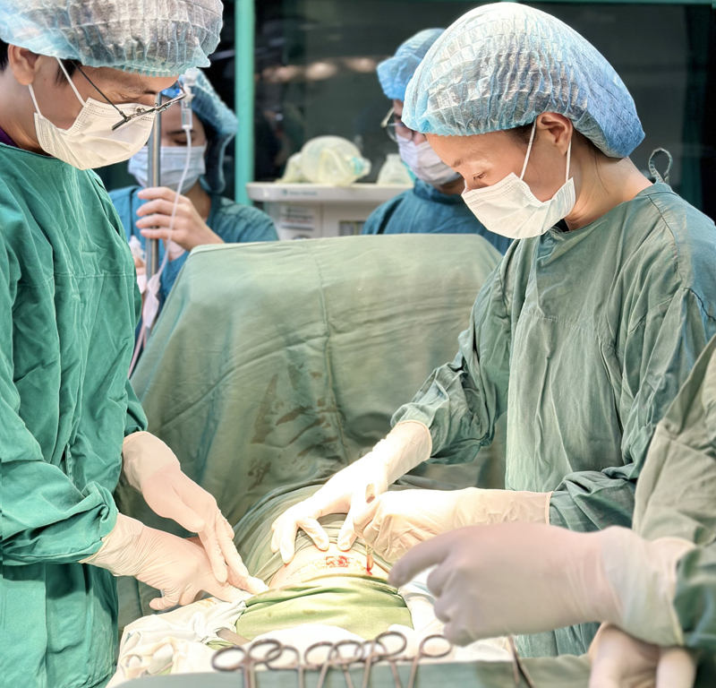 Tết các y bác sĩ Khoa Sản không bao giờ được ngừng nghỉ công việc đón những công dân nhí.
