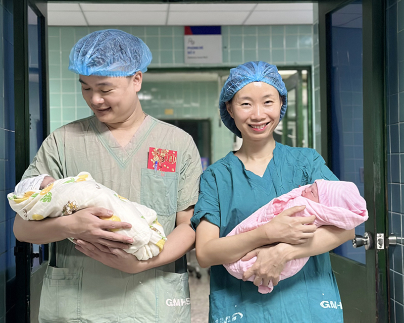 Đón 2 công dân nhí “rồng vàng” sinh thường đầu tiên ngay sau thời khắc giao thừa chào đón năm mới Giáp Thìn.