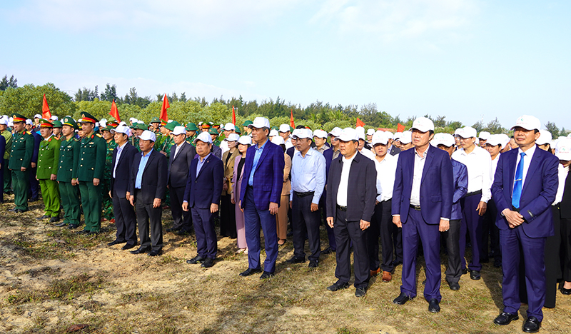  Các đại biểu tham gia lễ phát động  