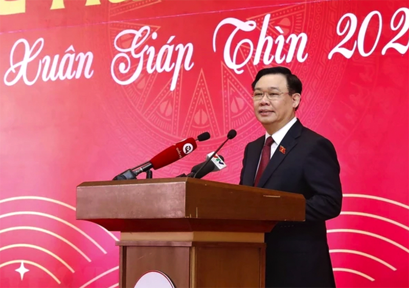 Chủ tịch Quốc hội Vương Đình Huệ chúc Tết cán bộ, công chức, viên chức, người lao động Văn phòng Quốc hội và các cơ quan của Quốc hội. (Ảnh: Nhan Sáng/TTXVN)