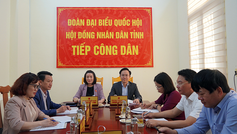 Các đồng chí lãnh đạo Đoàn ĐBQH và HĐND tỉnh tiếp công dân