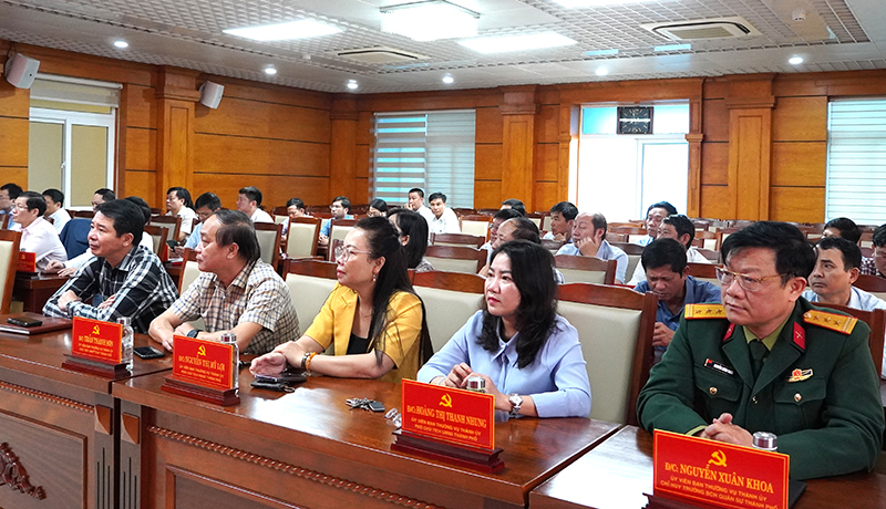 Các đại biểu dự hội nghị.