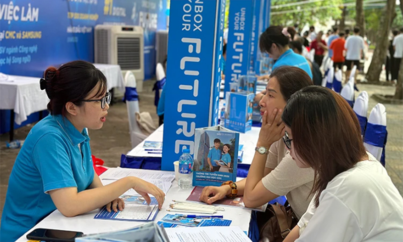 Hoạt động tư vấn tuyển sinh của Trường đại học CMC. (Ảnh THÚY QUỲNH)