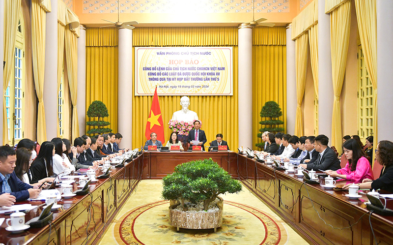 Toàn cảnh buổi họp báo.