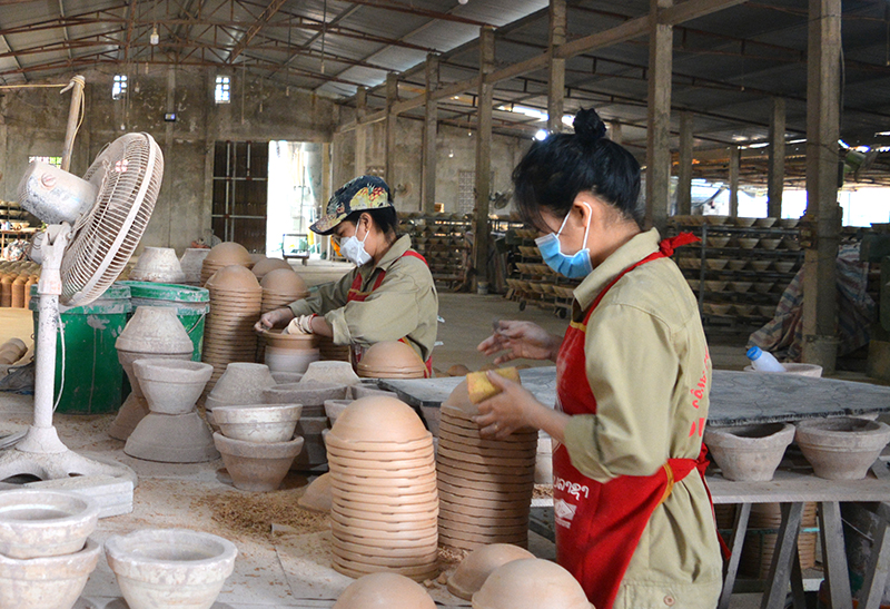 Các cơ sở sản xuất công nghiệp trên địa bàn TP. Đồng Hới ra quân sản xuất trong những ngày đầu năm mới.