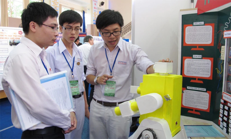 Robot do học sinh trung học phổ thông thành phố Hồ Chí Minh chế tạo tham dự một hội thi khoa học công nghệ toàn thành phố. (Ảnh: Phương Vy/TTXVN)