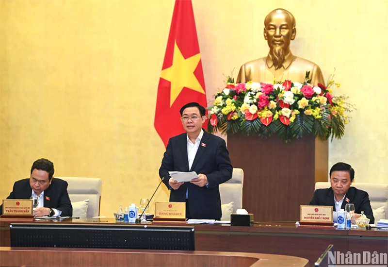 Chủ tịch Quốc hội Vương Đình Huệ phát biểu khai mạc phiên họp. (Ảnh: DUY LINH)