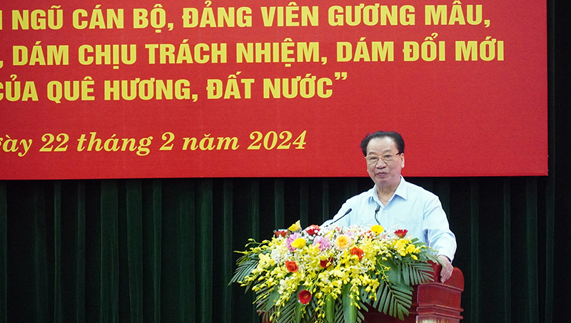 Đồng chí GS.TS Phùng Hữu Phú quán triệt nội dung chuyên đề