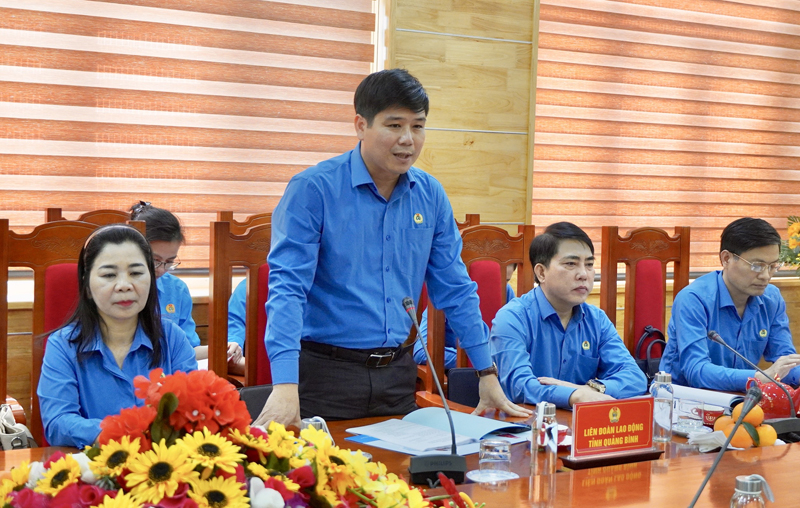 Các đại biểu thảo luận tại hội nghị.