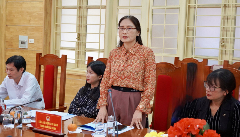 Các đại biểu thảo luận tại hội nghị.