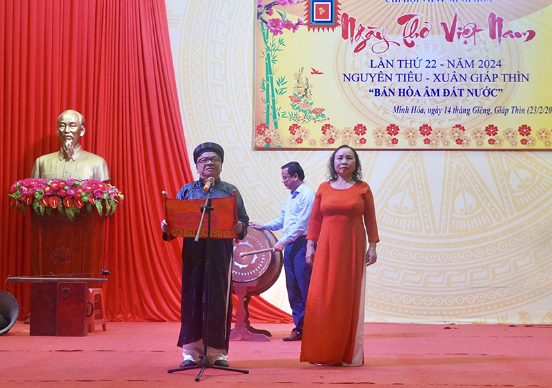 Nghệ sĩ Cao Quý đọc bài thơ 