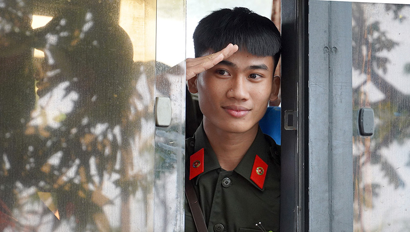 Tạm biệt quê hương, chúng tôi lên đường