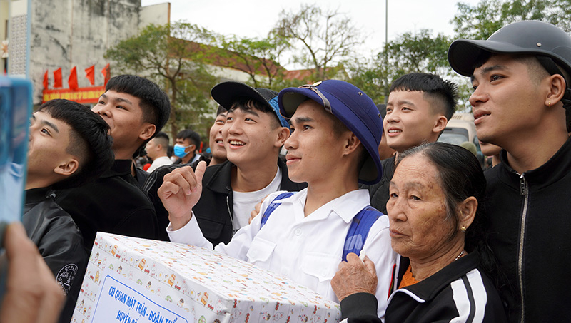Niềm vui nhập ngũ
