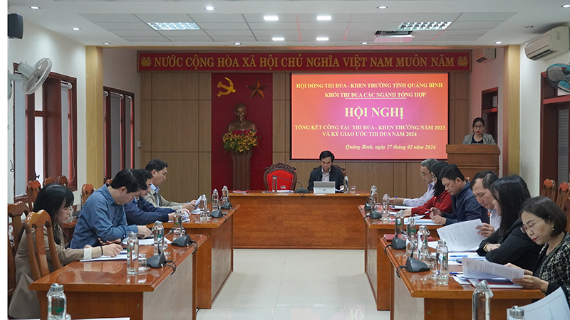 : Quang cảnh hội nghị.