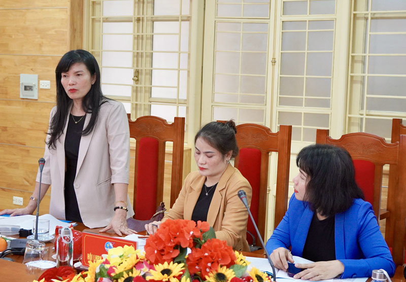 Các đại biểu thảo luận tại hội nghị.