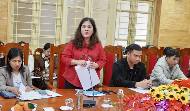 Các đại biểu thảo luận tại hội nghị.