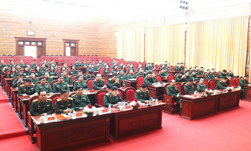 Các đại biểu dự lễ khai giảng. 