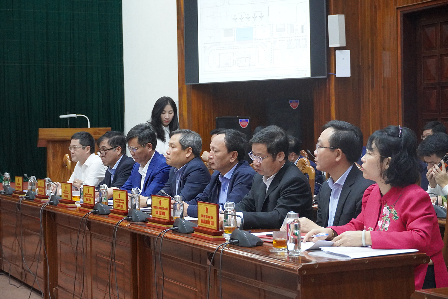 Các đồng chí lãnh đạo tỉnh dự buổi làm việc.