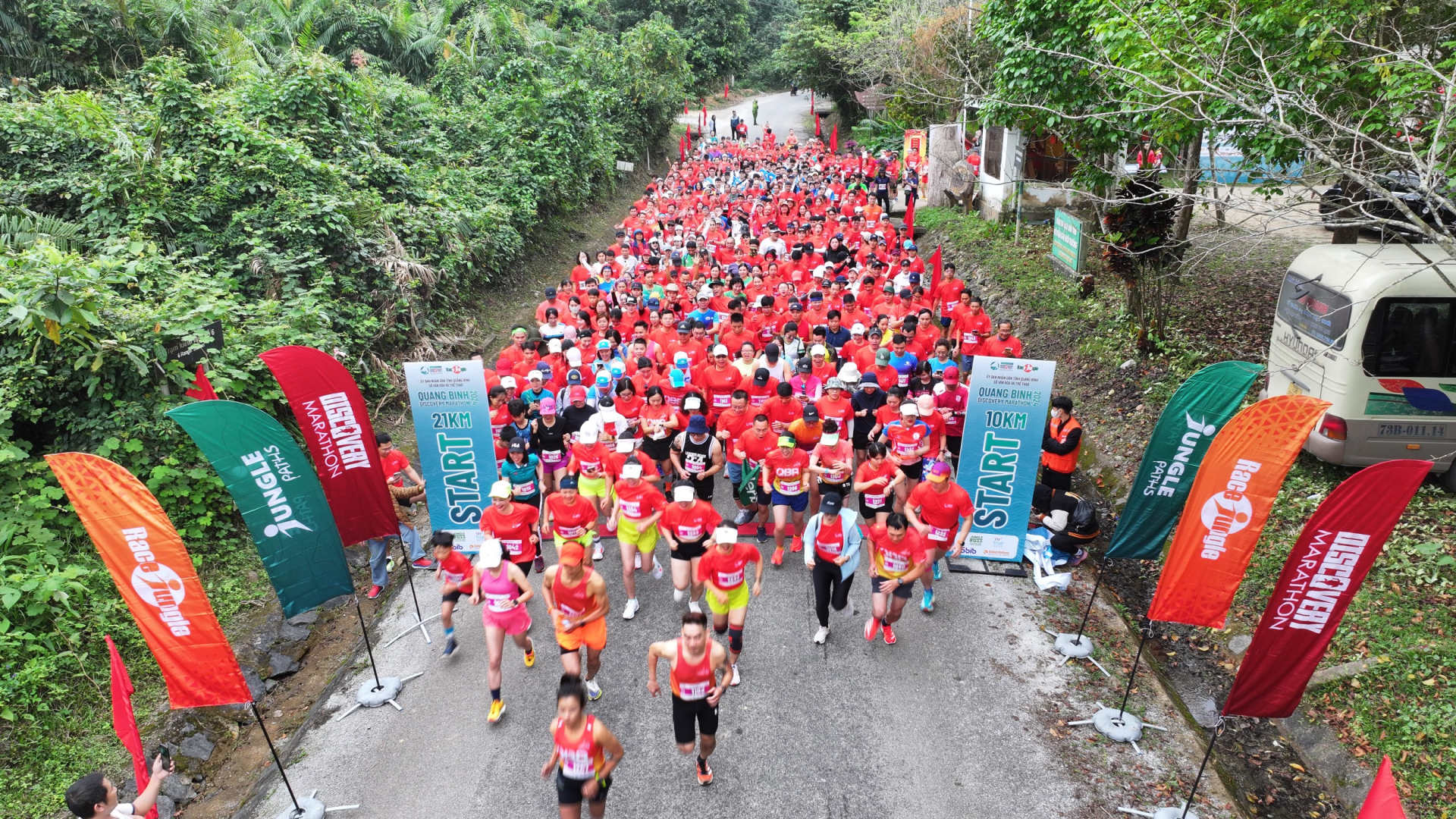 VĐV tham gia cự ly 10 km xuất phát tại Vườn Thực vật.