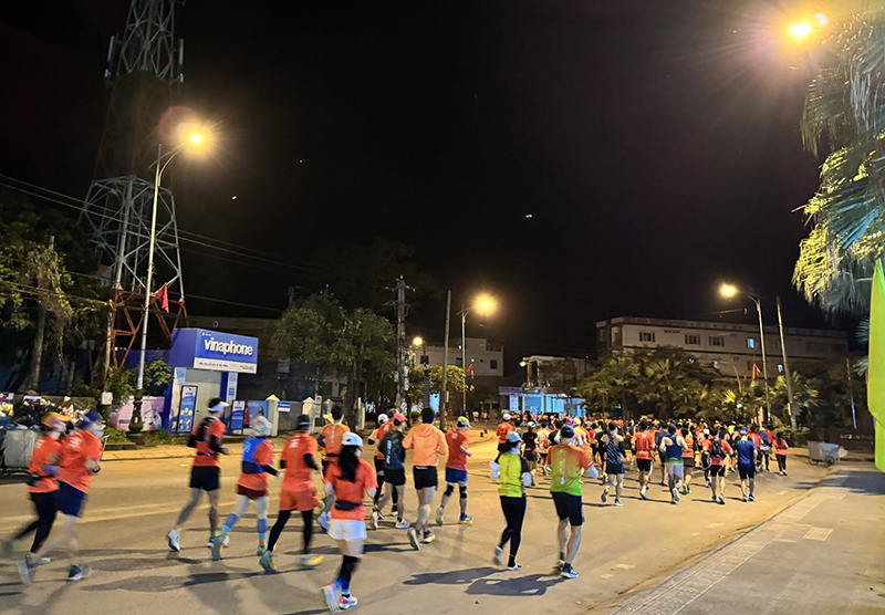 Cự ly 42 km xuất phát vào lúc 4h30 phút sáng.