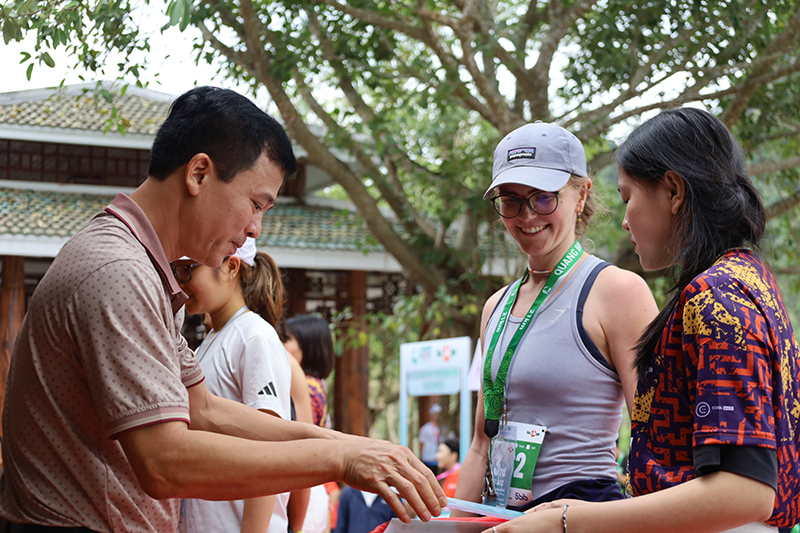 ... và 21 km nữ.