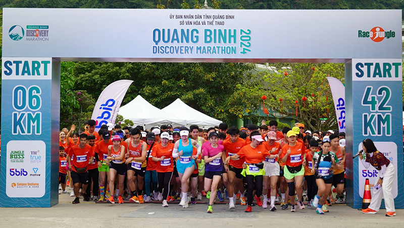 Các VĐV tham gia cự ly 6 km.