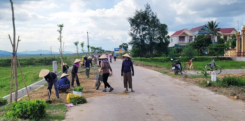  Nhân dân xã Bắc Trạch (Bố Trạch) chung tay xây dựng khu dân cư nông thôn mới kiểu mẫu.