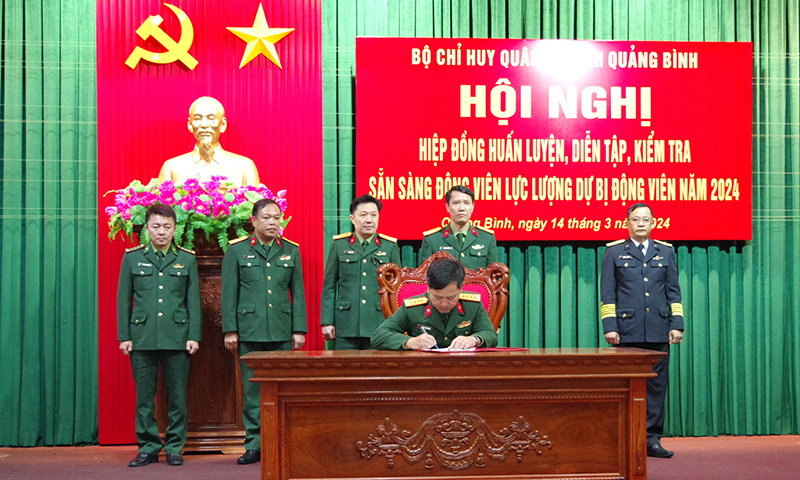 Ký kết biên bản hiệp đồng huấn luyện kiểm tra sẵn sàng động viên quân nhân dự bị năm 2024.