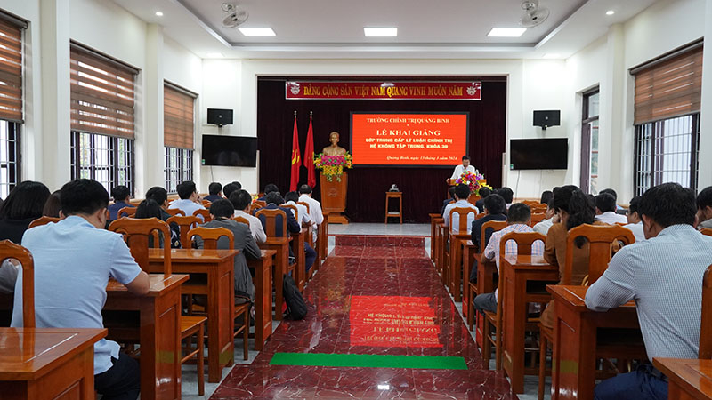 Toàn cảnh lễ khai giảng.