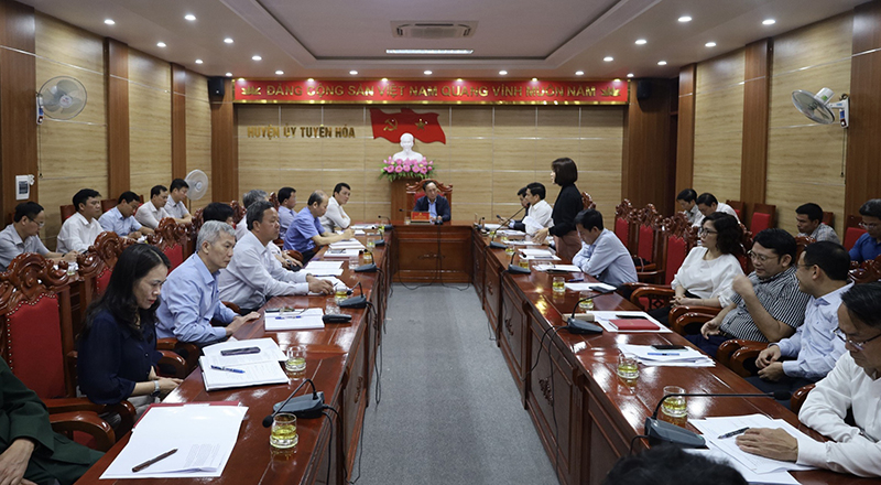 Quang cảnh buổi làm việc.