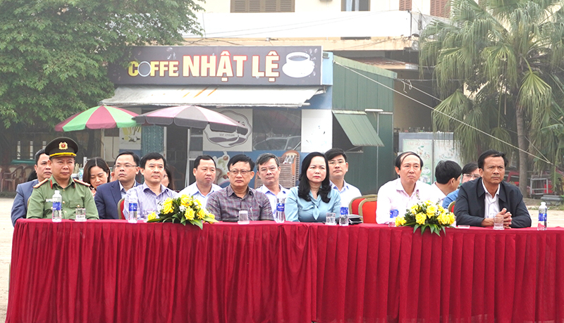 Các đại biểu dự lễ.